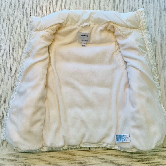 Old Navy fleece-lined puffer vest - Picture 3 of 3